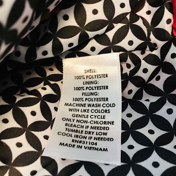 NWOT Crown & Ivy Red Quilt Soft Silk Zip Vest (PL) - Picture 15 of 16